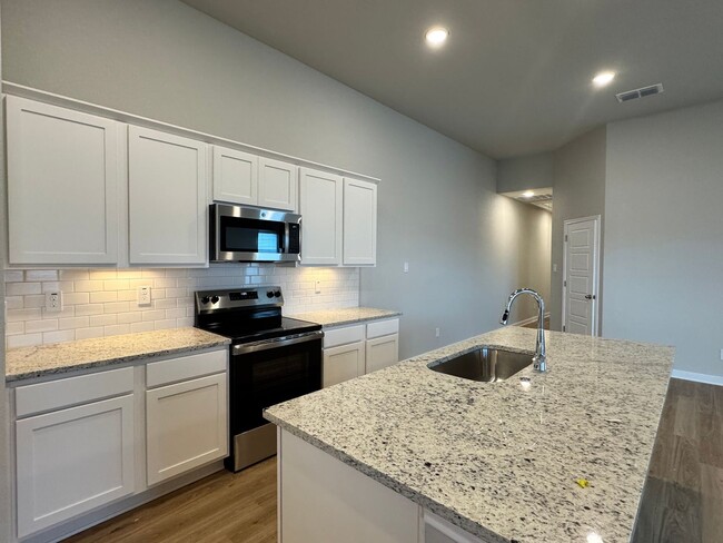 Building Photo - Fantastic New Construction Duplex in Buda