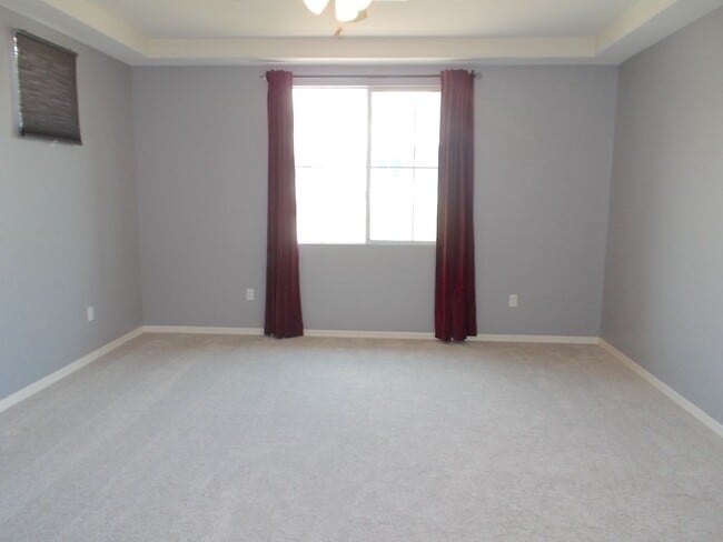 Building Photo - Stylish Summerlin Townhome with Private Co...