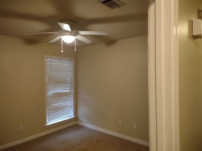 Building Photo - 524 Brentwood Dr