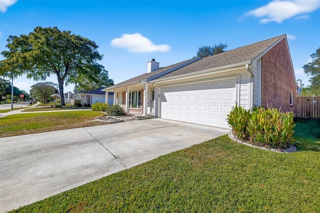 Building Photo - 21234 Park Willow Dr