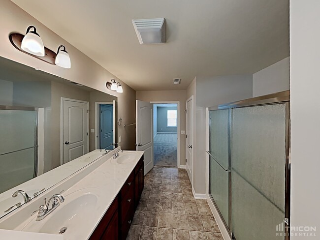 Building Photo - 4676 Midstream Crossing Dr