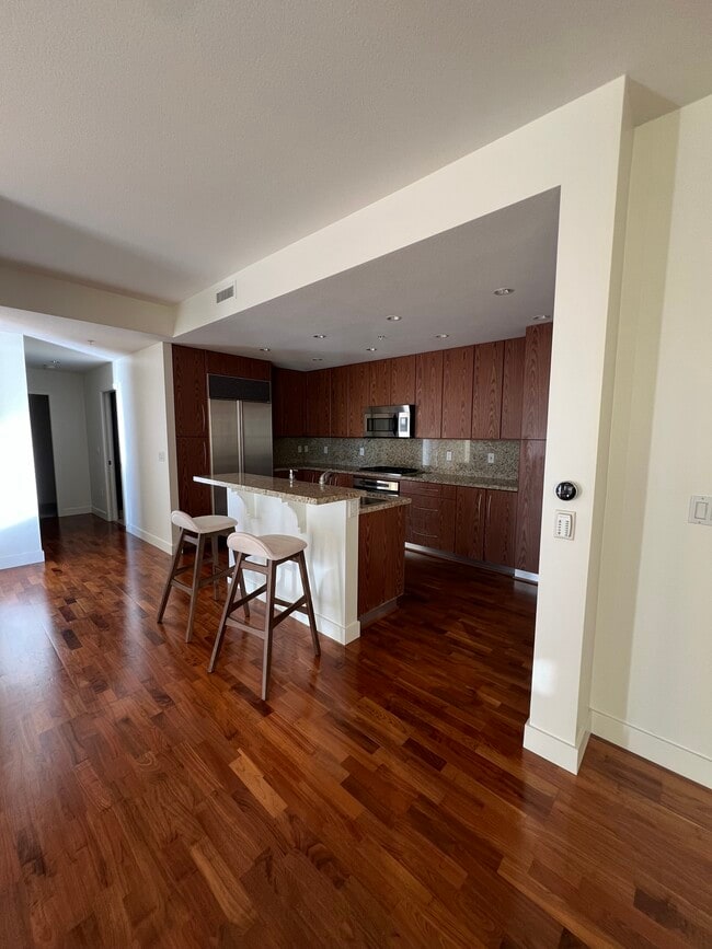 Building Photo - 700 W Harbor Dr