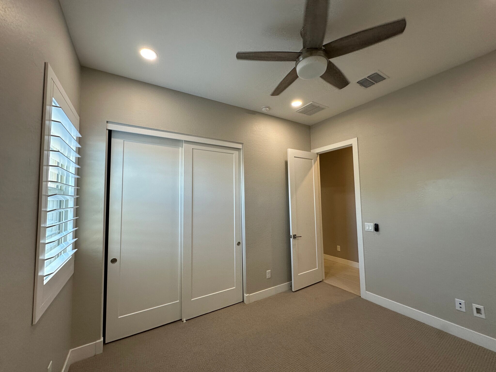 Building Photo - 1140 E Cherrywood Pl