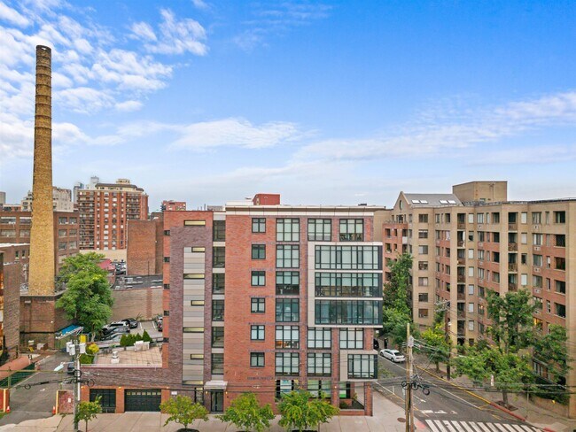 Building Photo - 84 Willow Ave