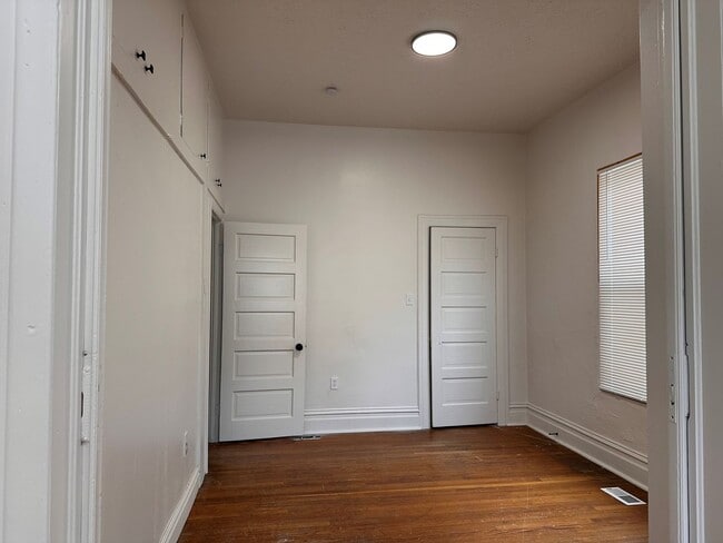Building Photo - 3 Bedroom Home with 2 Car Garage