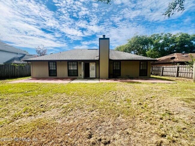 Building Photo - 8456 Bandera Cir W