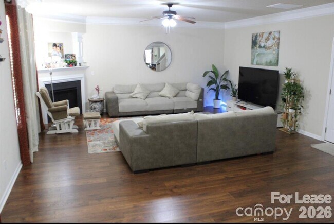 Building Photo - 6125 Kilchurn Dr