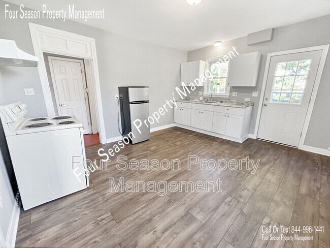 Building Photo - 116-118 Elm Street - 118b