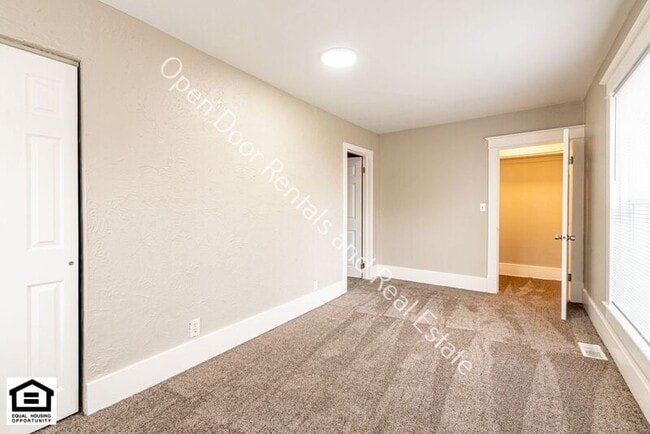 Building Photo - 1409 W King St