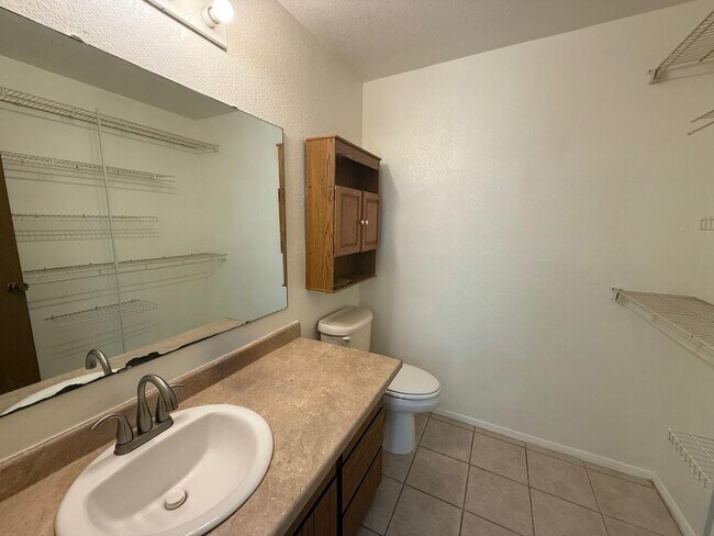 Building Photo - 2 Bedroom 2 Bathroom Sits Right on the Sho...
