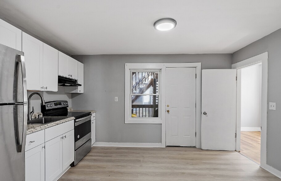 Building Photo - 535 Wilson St