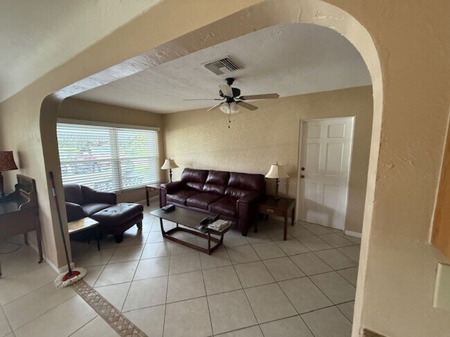 Building Photo - Well maintained 2/2 with a large yard in a...