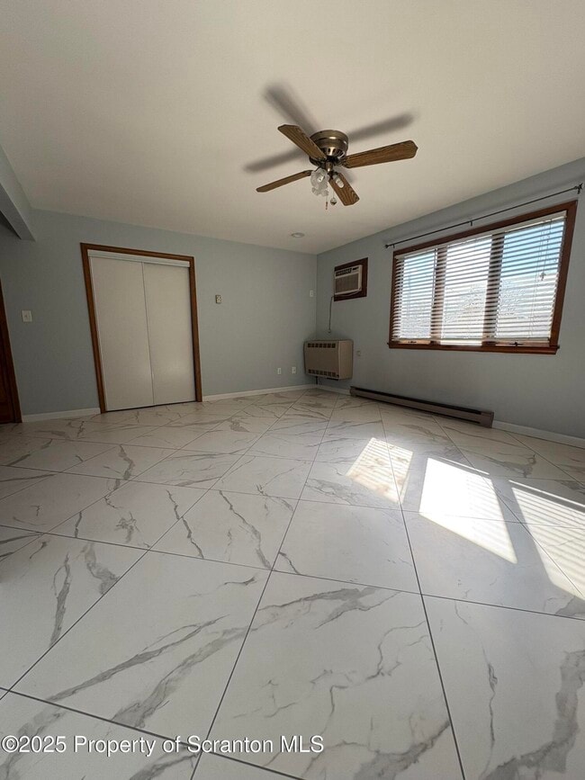 Building Photo - 559 Penn Ave