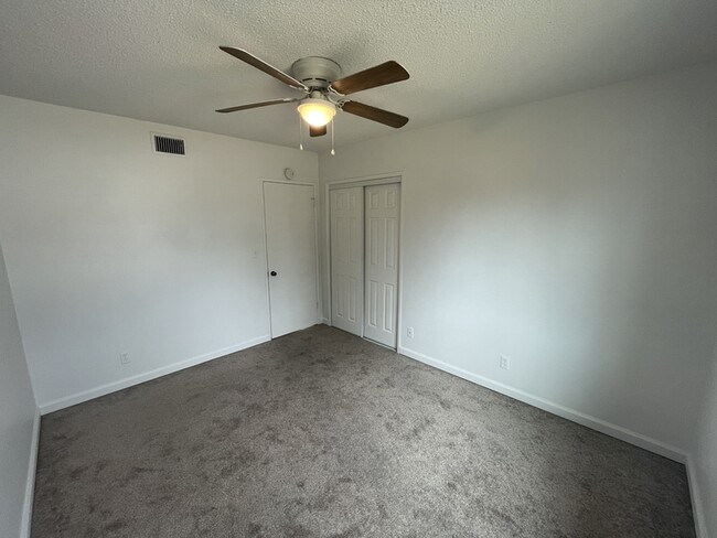 Building Photo - 1349 Taft St