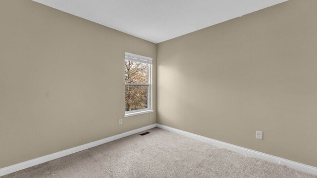 Building Photo - 6294 New Albany Rd W