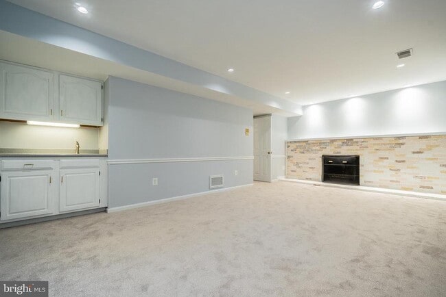 Building Photo - 10515 Meadow Bridge Ln