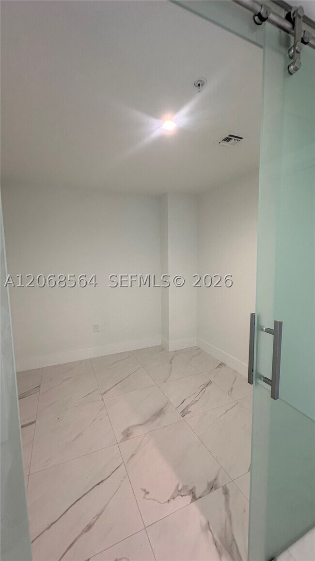 Building Photo - 1170 Hallandale Ave