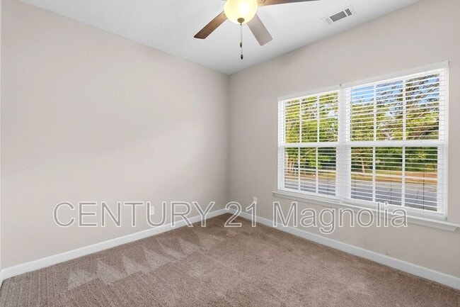 Building Photo - 302 Dorn St