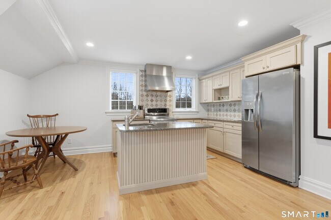 Building Photo - 4 Winker Ln