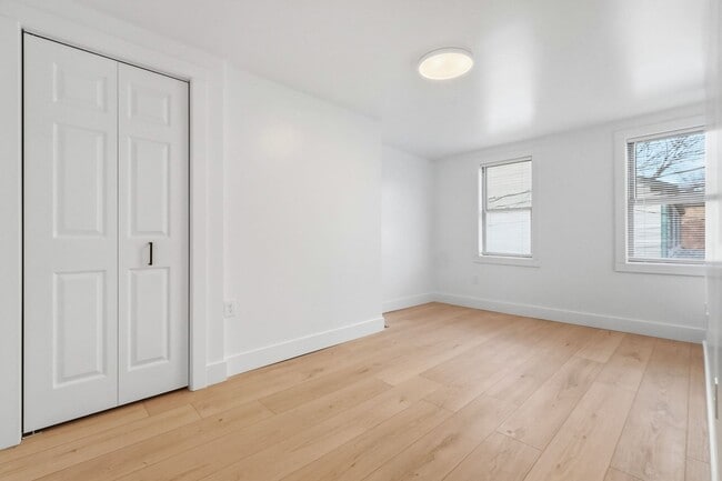 Building Photo - Brand New 3 bed, 2 bath Remodel located in the South Side Flats