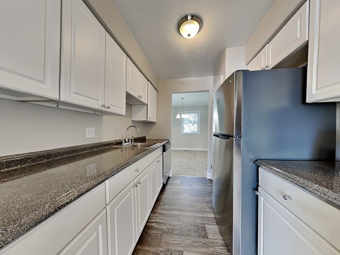 Building Photo - 657 Shore Dr