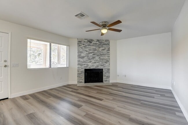 Building Photo - 853 Rock Springs Dr