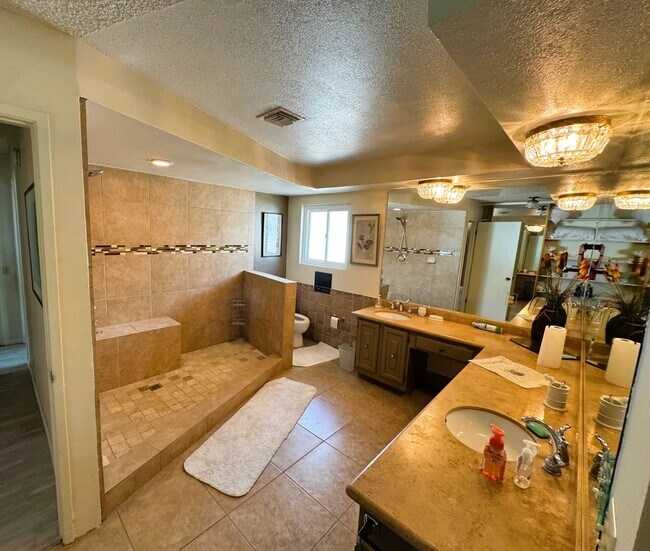 Building Photo - MLCC 3 Bedroom 2 Bath