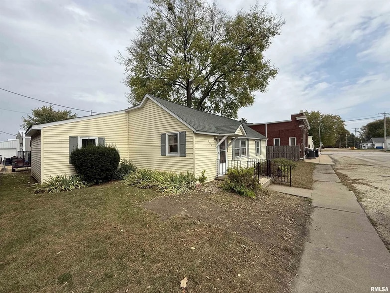 Building Photo - 104 W Bennett St