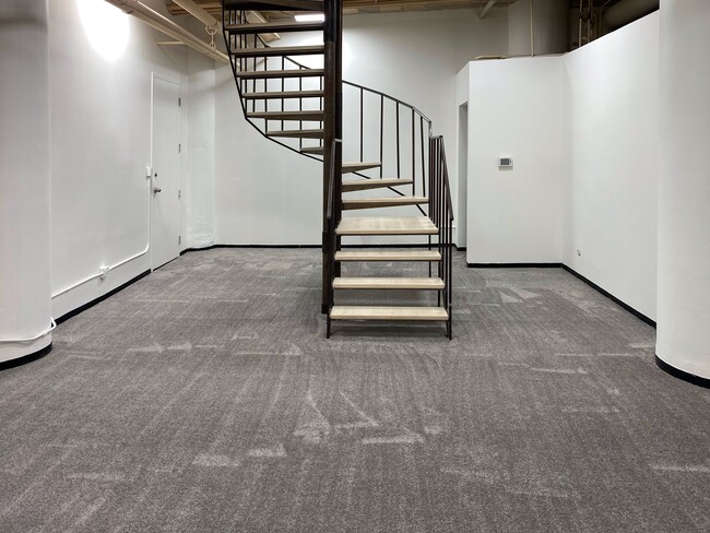 Building Photo - 801 S Wells St