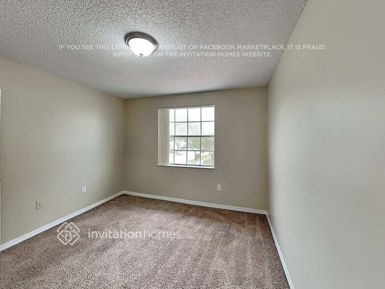 Building Photo - 5041 SW 152nd Ave