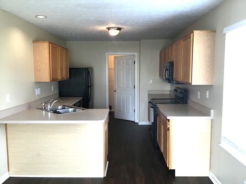 Building Photo - 6580 Dunsdin Dr
