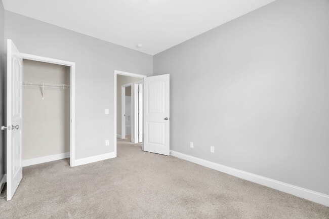 Building Photo - Luxury 3BR/2.5BA Townhome in Riverside Area with Modern Upgrades $1,850/mo rent