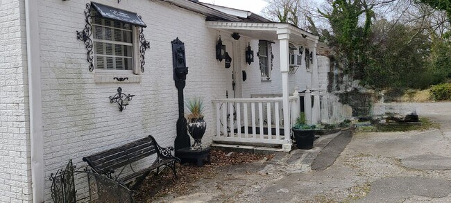 Primary Photo - 2504 Oakwood Ave NE