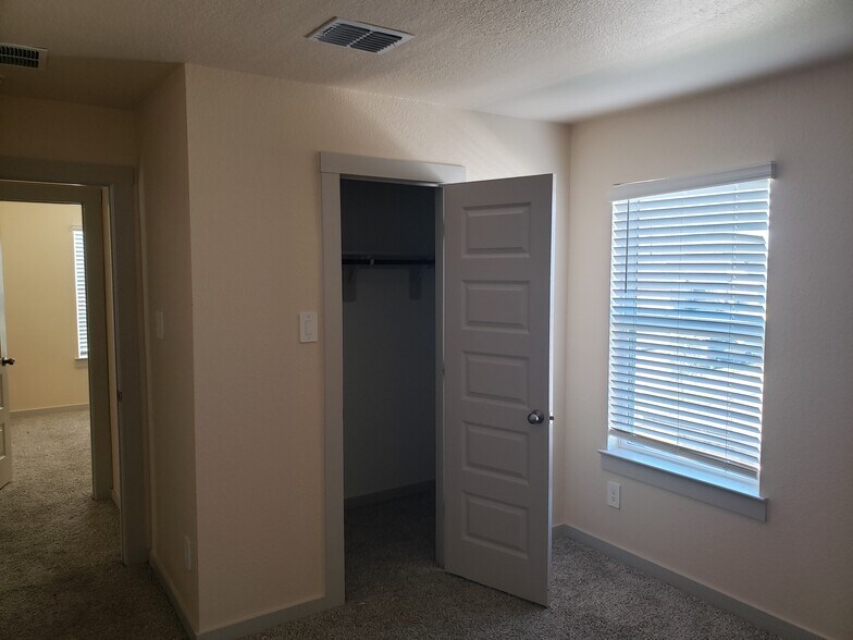Building Photo - 14431 Sweet Water Dr