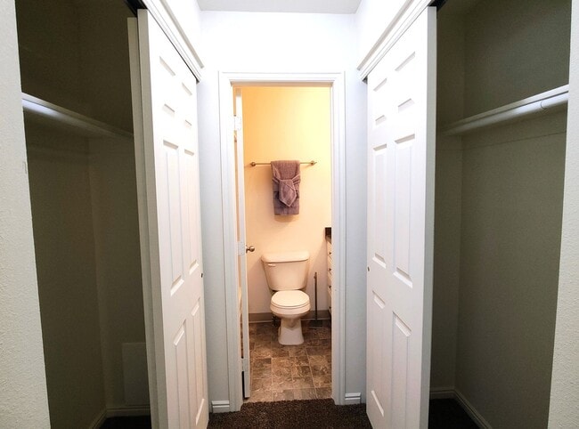 Building Photo - Great 3 Bd 2.5 Bath Townhome
