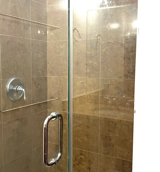 Building Photo - 214 W 31st St