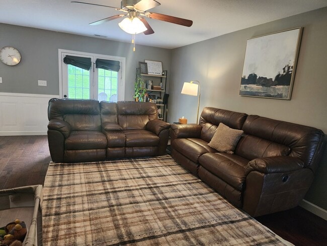Building Photo - Knoxville 37920 - 3 bedroom 2 bath - call ...