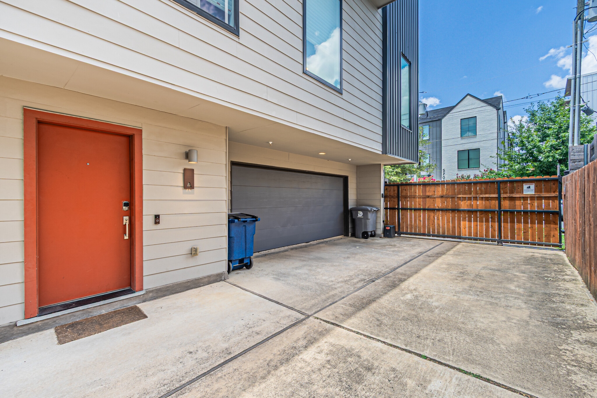 Building Photo - 5706 Lindell Ave