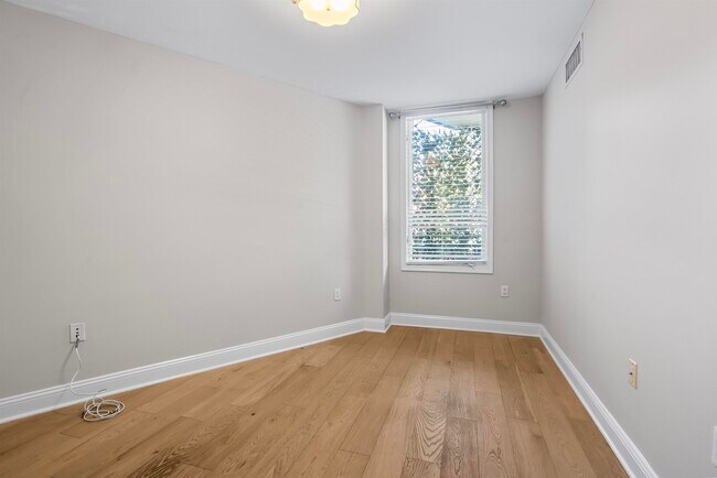Building Photo - 70 Adams St