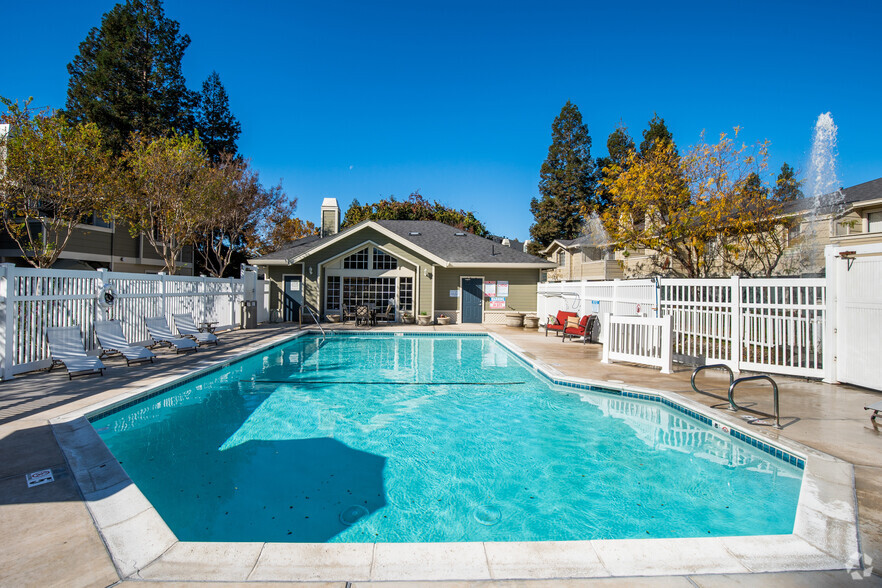 Pool - PORTOLA MEADOWS