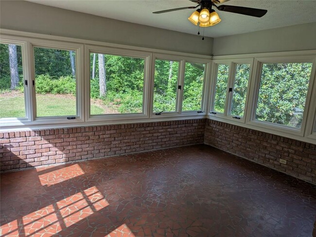 Building Photo - 495 Heards Ferry Rd NW