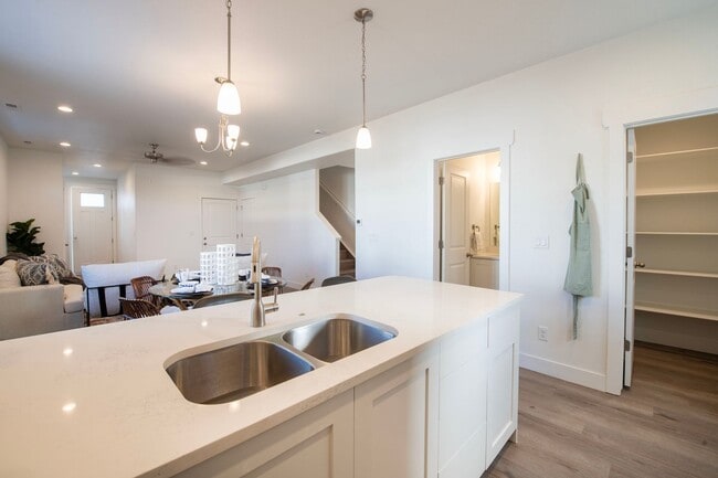 Building Photo - 1506 Tyram Grv