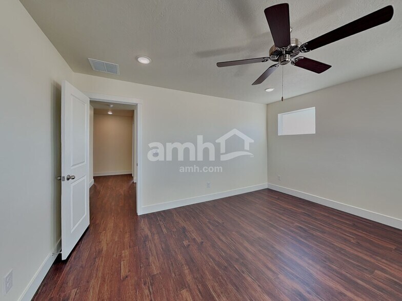 Building Photo - 9398 W Barcelona St