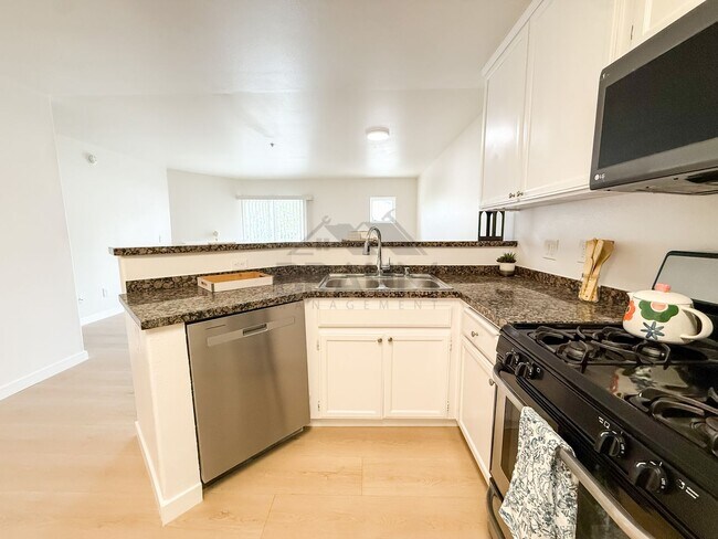 Building Photo - 7323 Winnetka Ave
