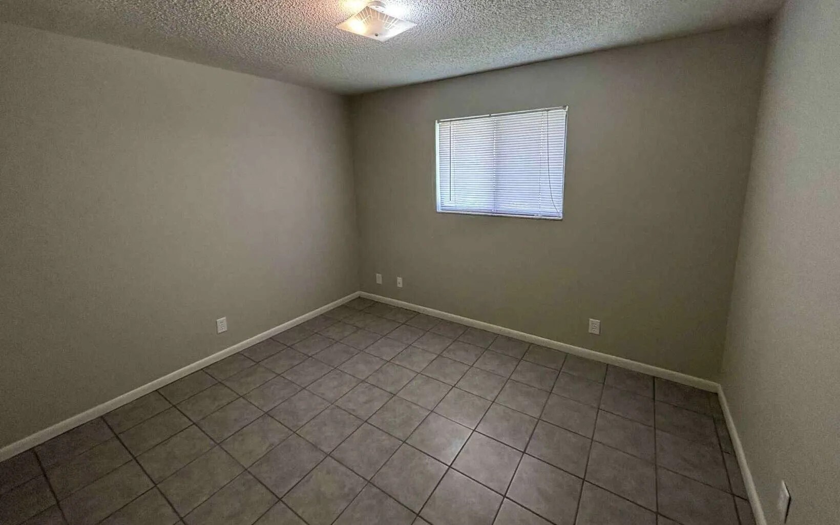 Building Photo - 3875 NW Huntsboro St