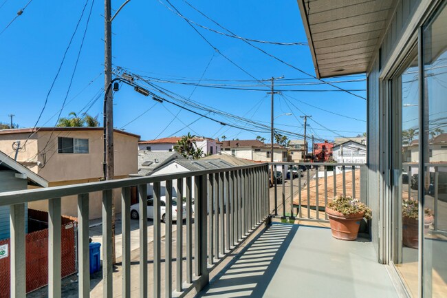 Building Photo - 40 18th Ave