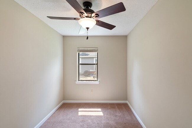 Building Photo - 4410 Goshen Lake Dr S