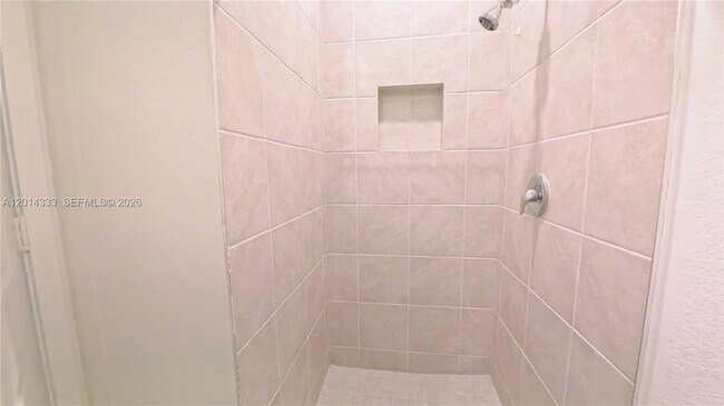 Building Photo - 1232 NE 5th Ct