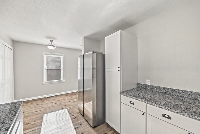 Building Photo - Newly renovated, adorable 3-bedroom, 1-bat...