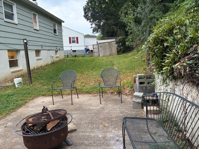 Building Photo - 13430 Pinetree Dr